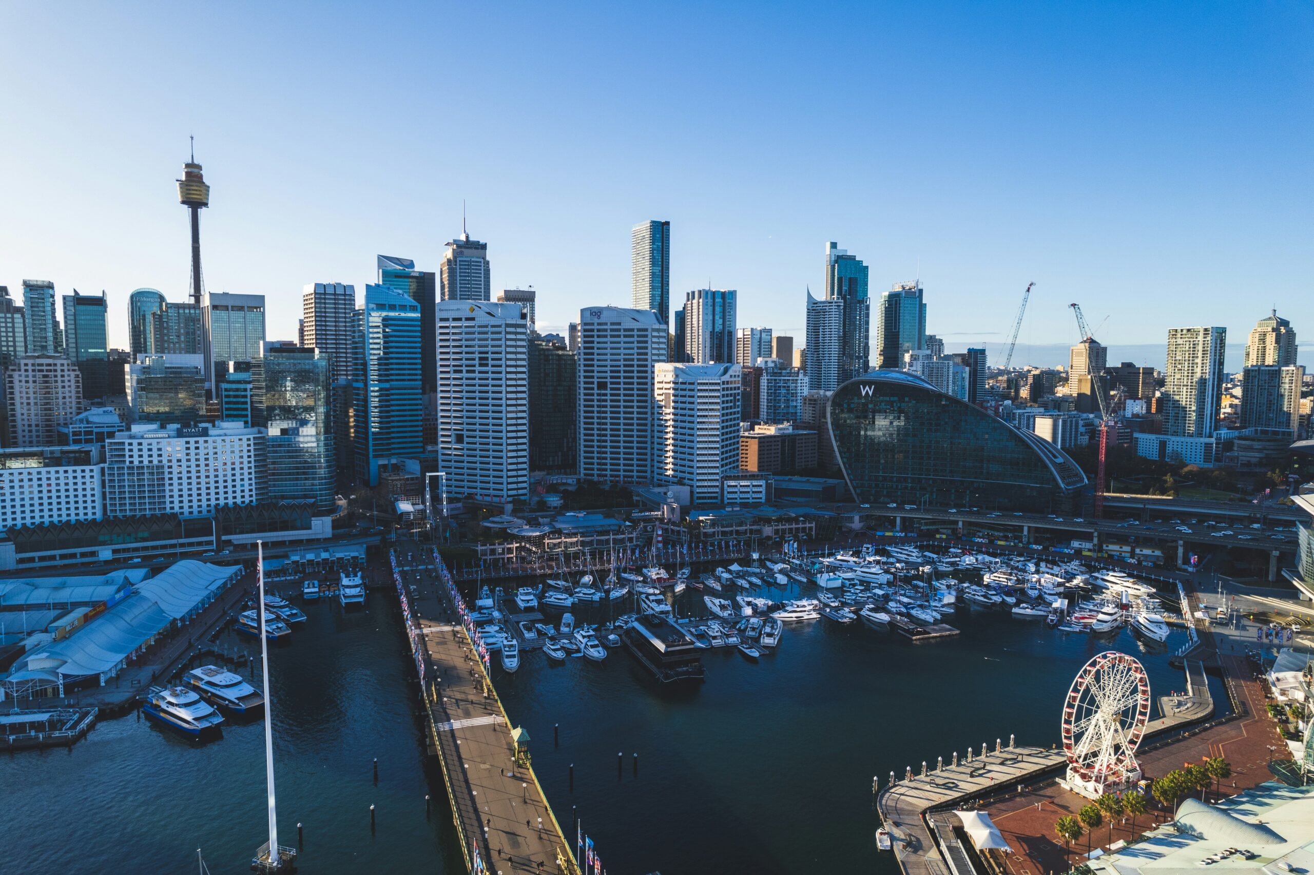 ハーバーブリッジから望むシドニーの街並み