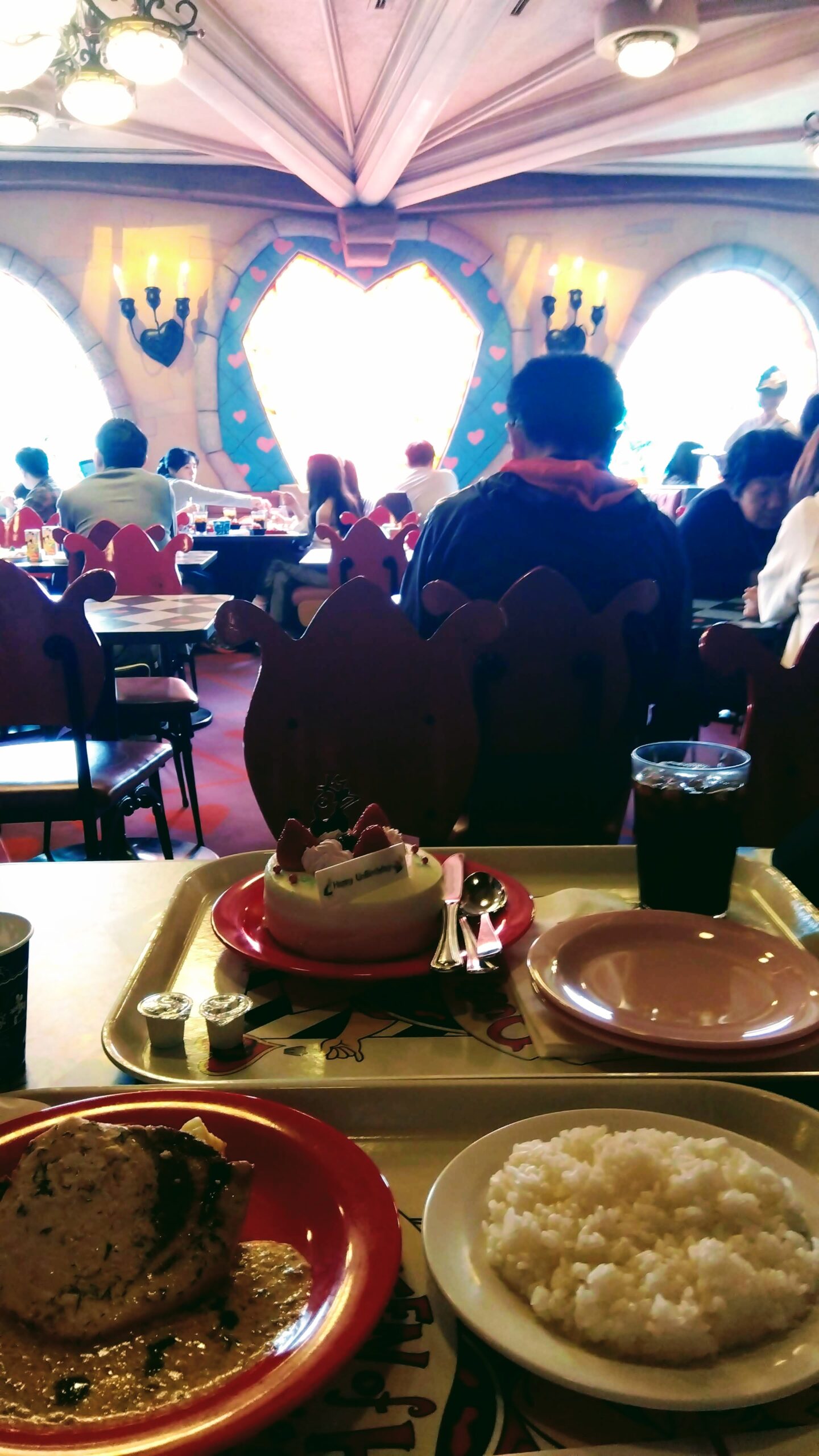 クイーンオブハートのバンケットホール ランチ メカジキ ハンバーグ